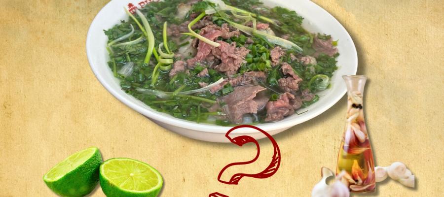 Phở bò ăn với chanh hay giấm tỏi